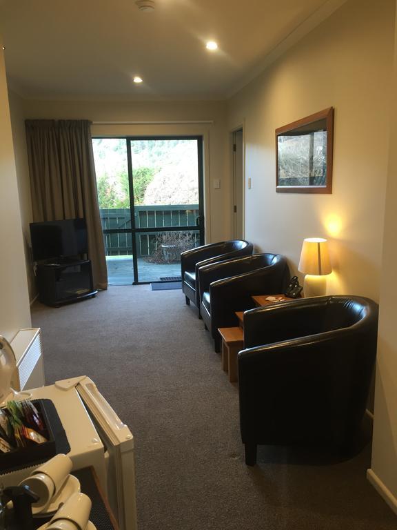 Lake Roxburgh Lodge Buitenkant foto