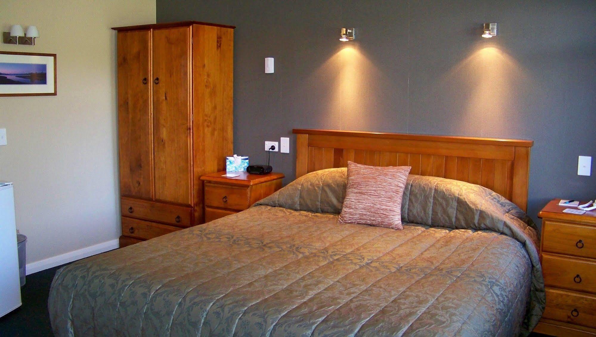 Lake Roxburgh Lodge Buitenkant foto